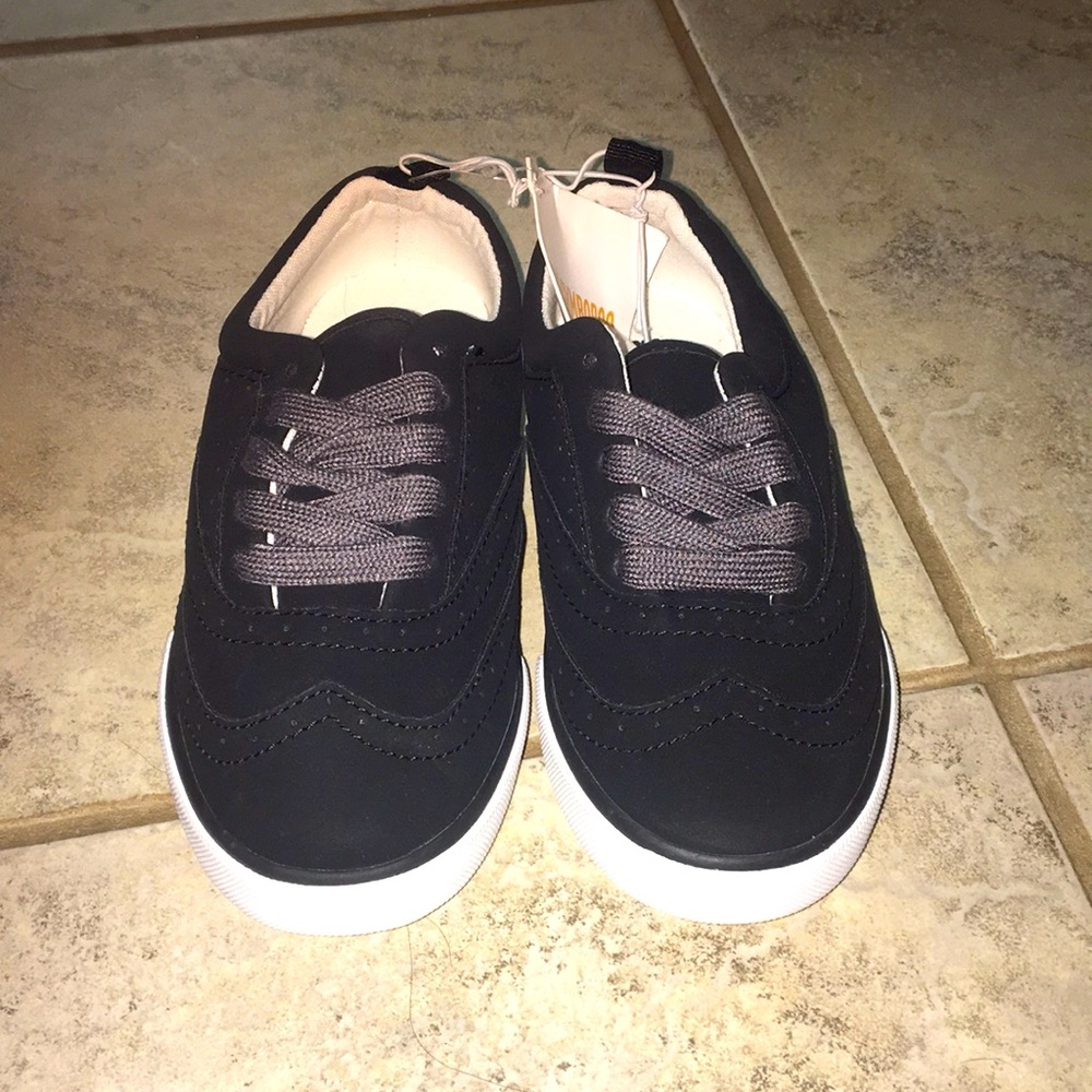 Black suede Gymboree boy tennis shoes